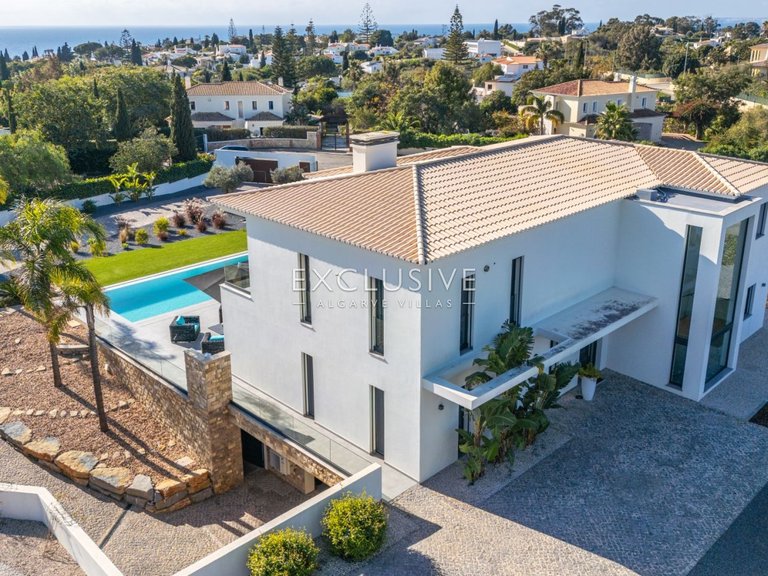 Villa for Sale in Carvoeiro, Algarve 4