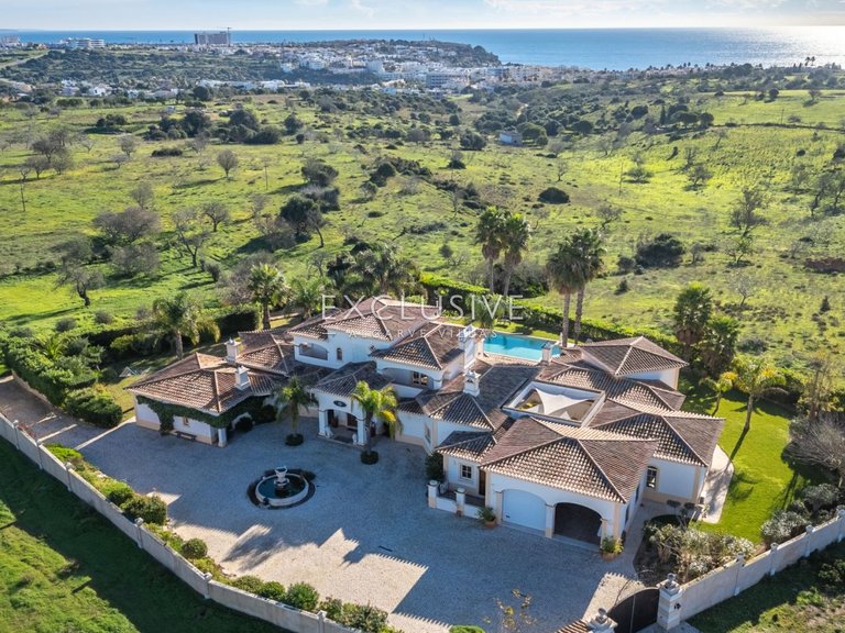 Villa for Sale in Lagos, Algarve 1