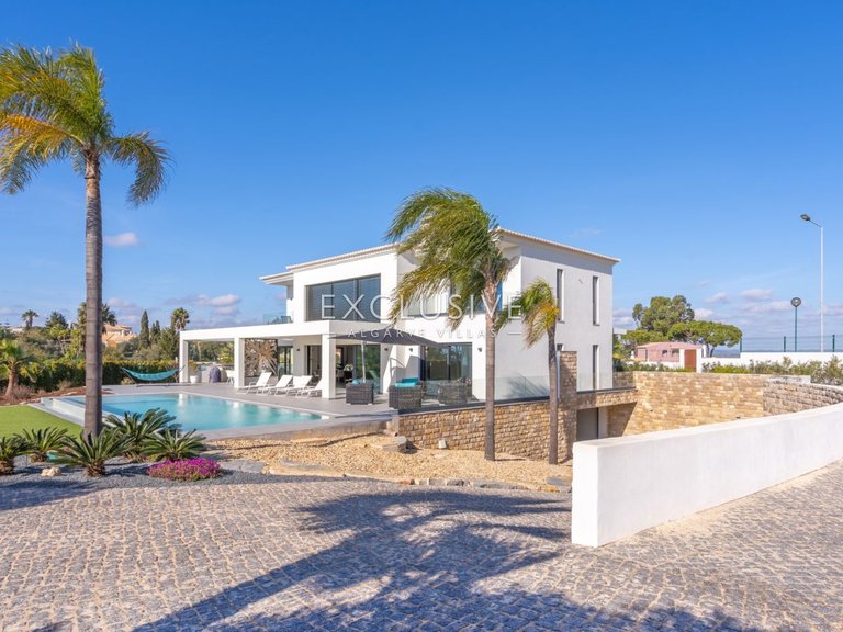Villa for Sale in Carvoeiro, Algarve 26