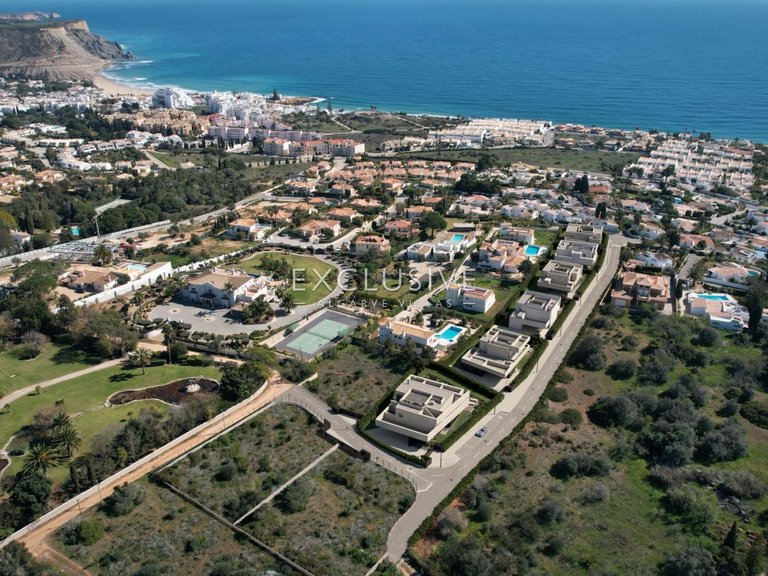 Villa for Sale in Praia Da Luz, Algarve 1