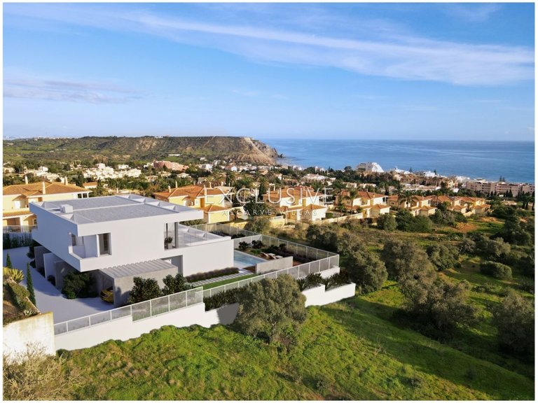Villa for Sale in Praia Da Luz, Algarve 34