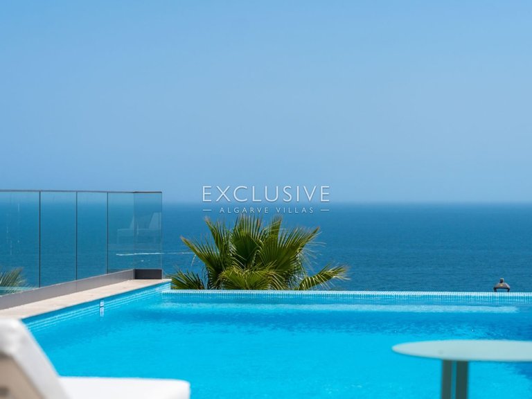 Villa for Sale in Praia Da Luz, Algarve 1