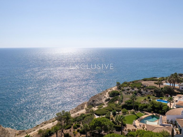 Villa for Sale in Carvoeiro, Algarve 1
