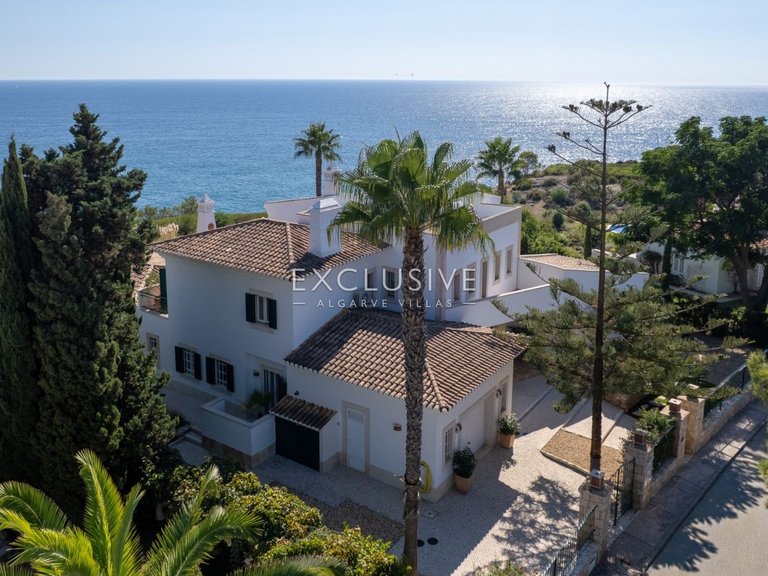 Villa for Sale in Carvoeiro, Algarve 4