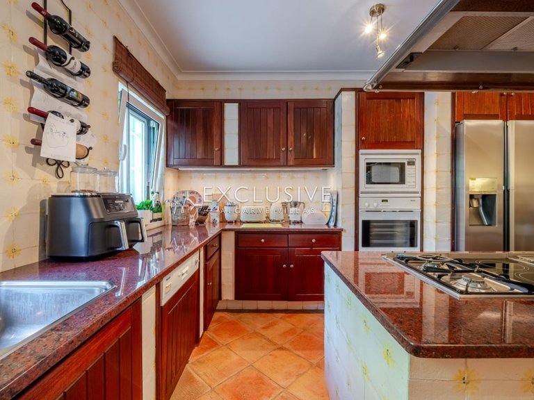 Villa for Sale in Carvoeiro, Algarve 12