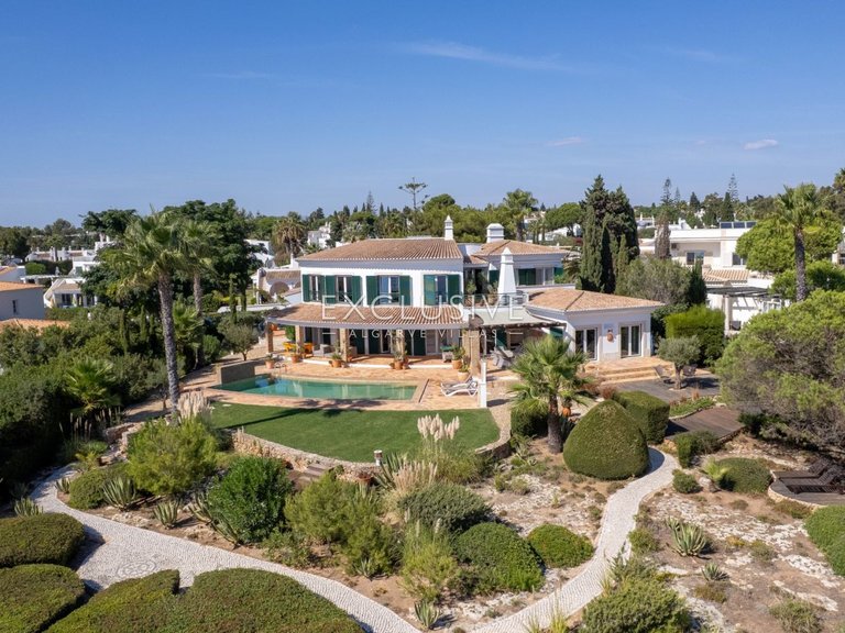 Villa for Sale in Carvoeiro, Algarve 2