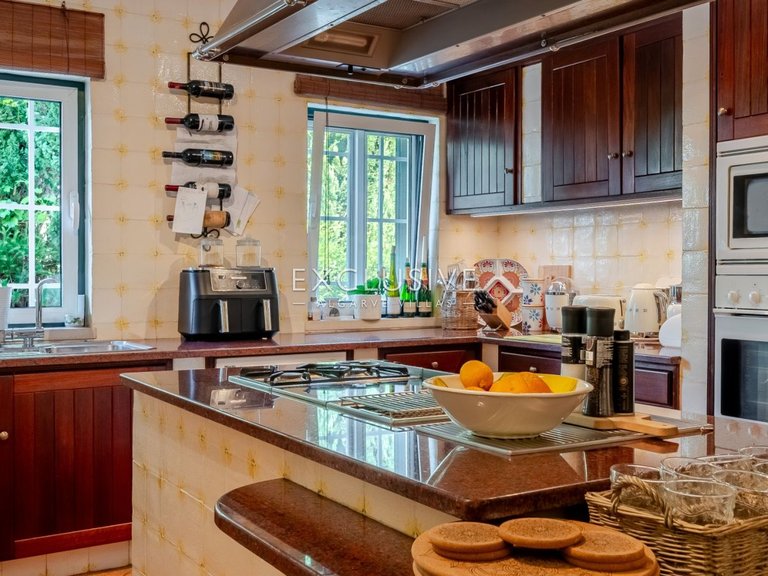 Villa for Sale in Carvoeiro, Algarve 11