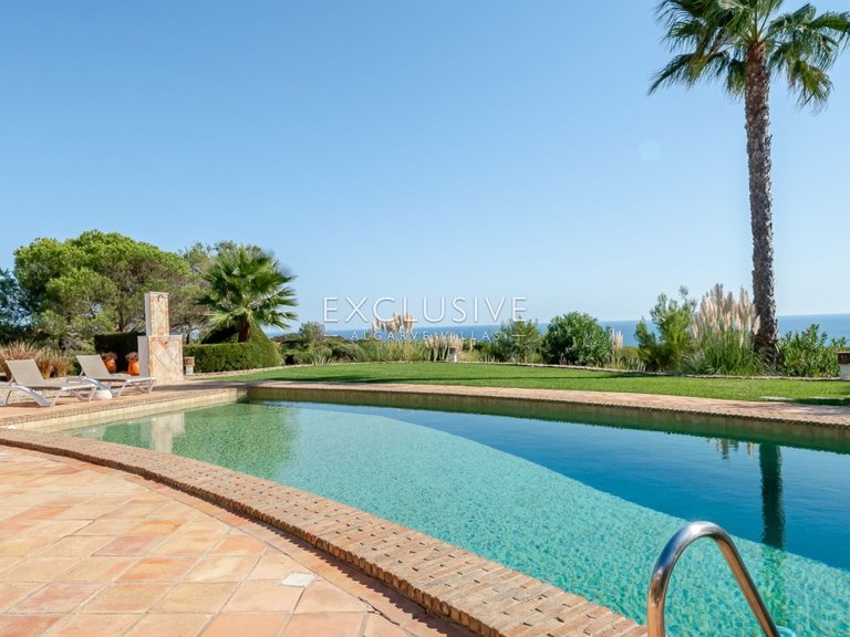 Villa for Sale in Carvoeiro, Algarve 19