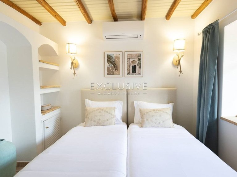 Villa for Sale in PortimÃo, Algarve 6