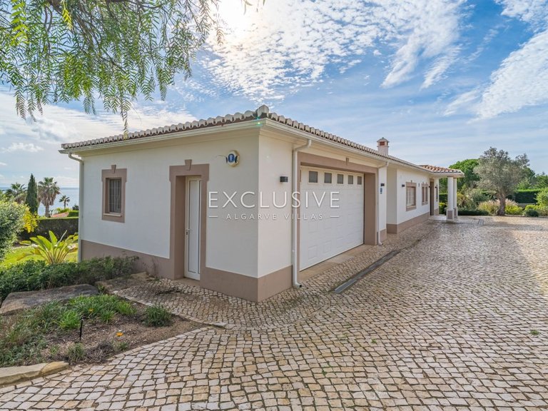 Villa for Sale in Praia Da Luz, Algarve 34