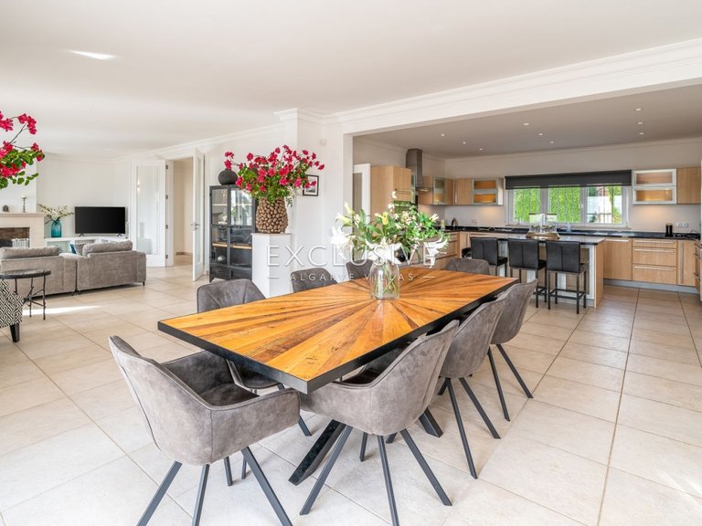 Villa for Sale in Praia Da Luz, Algarve 8