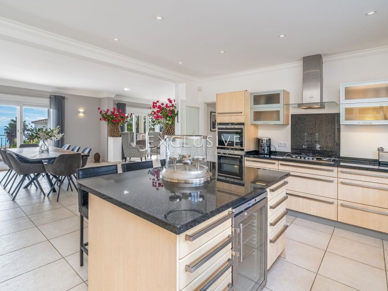 Villa for Sale in Praia Da Luz, Algarve 11