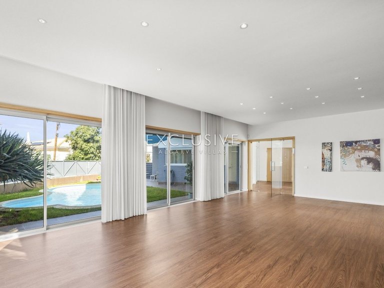 Villa for Sale in Alvor, Algarve 5