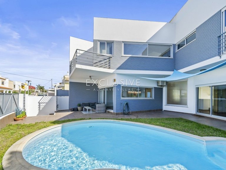 Villa for Sale in Alvor, Algarve 1