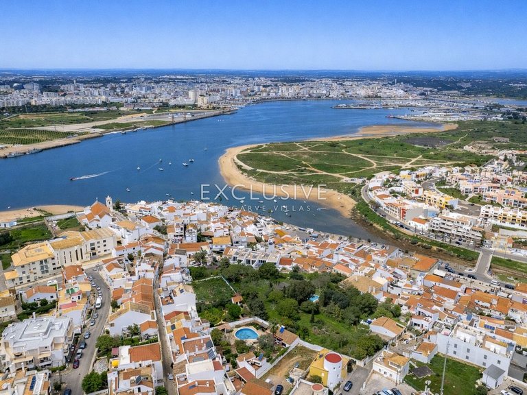 Villa for Sale in Ferragudo, Algarve 10