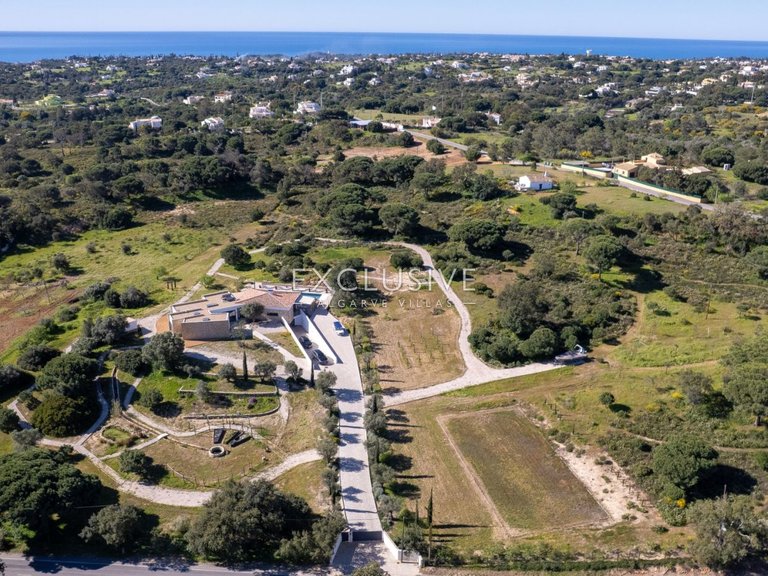 Villa for Sale in Carvoeiro, Algarve 6