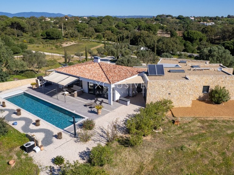 Villa for Sale in Carvoeiro, Algarve 1