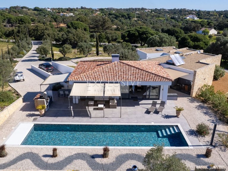 Villa for Sale in Carvoeiro, Algarve 2