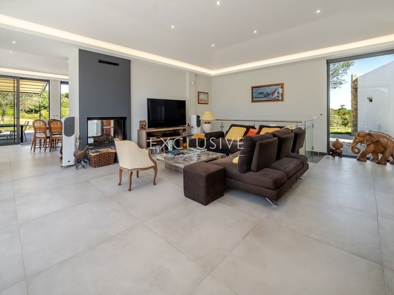 Villa for Sale in Carvoeiro, Algarve 10