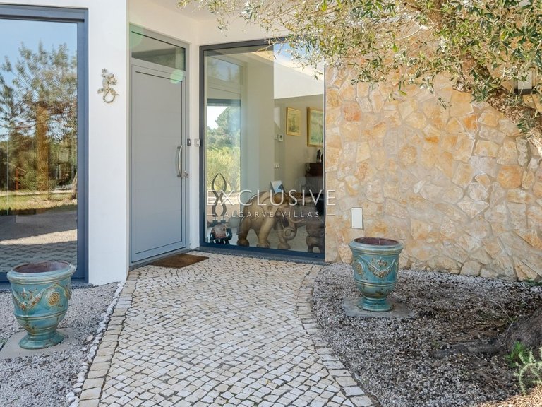 Villa for Sale in Carvoeiro, Algarve 8