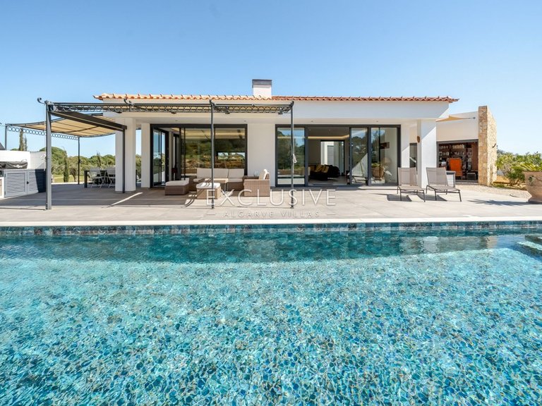Villa for Sale in Carvoeiro, Algarve 3