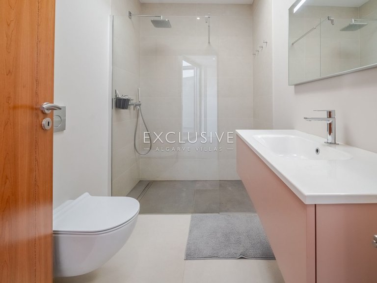 Villa for Sale in Carvoeiro, Algarve 25