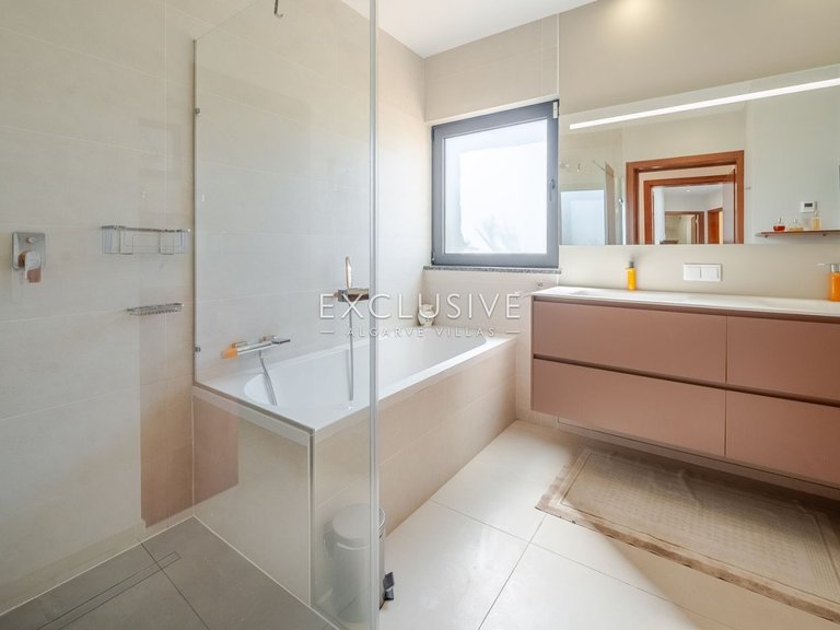 Villa for Sale in Carvoeiro, Algarve 31