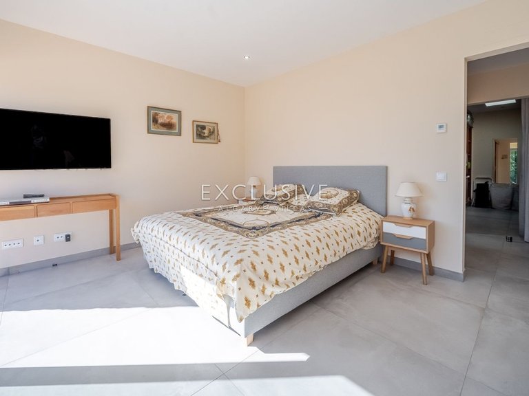 Villa for Sale in Carvoeiro, Algarve 32