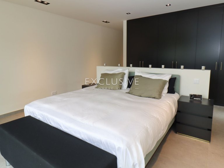 Villa for Sale in Carvoeiro, Algarve 8