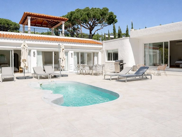 Villa for Sale in Quarteira, Algarve 1