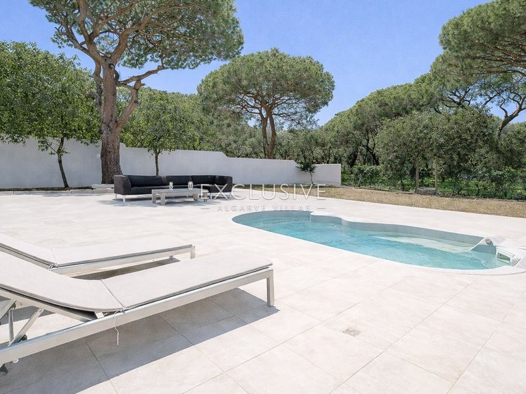 Villa for Sale in Quarteira, Algarve 16