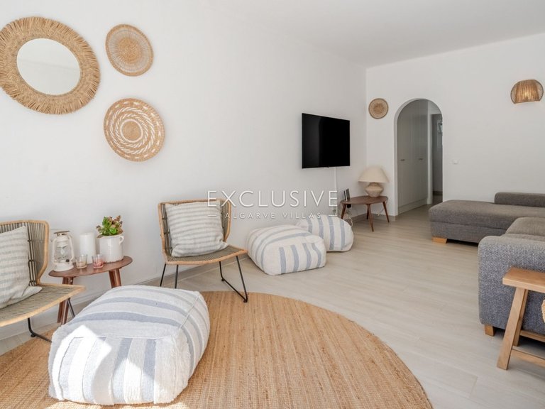 Villa for Sale in Quarteira, Algarve 5