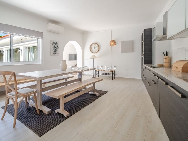 Villa for Sale in Quarteira, Algarve 9