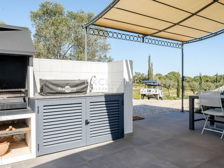 Villa for Sale in Carvoeiro, Algarve 16