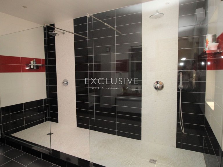 Villa for Sale in Lagos, Algarve 10