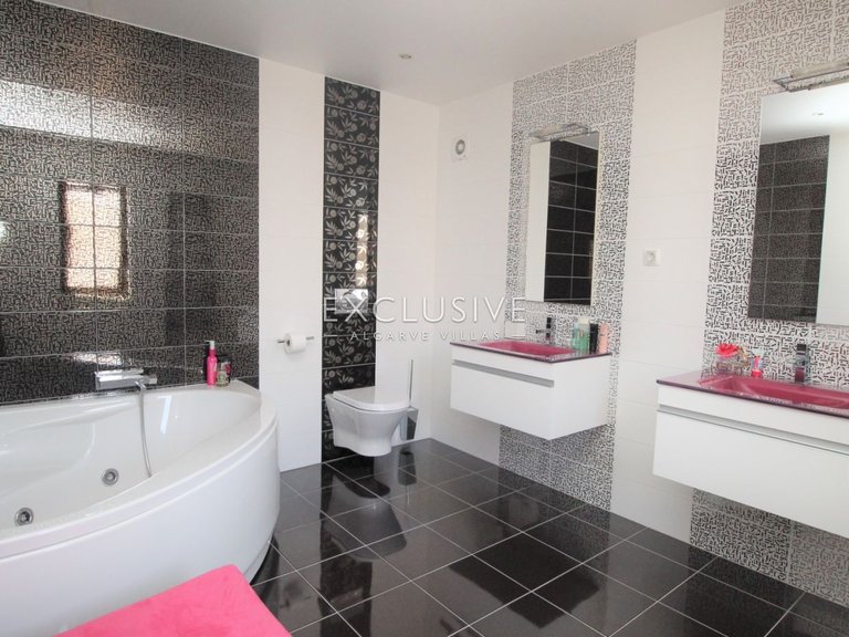 Villa for Sale in Lagos, Algarve 13