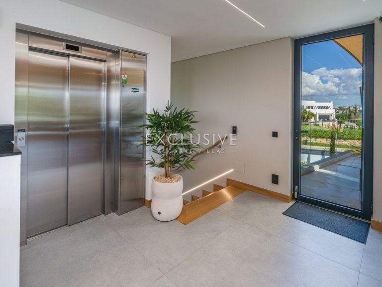 Villa for Sale in Lagos, Algarve 11