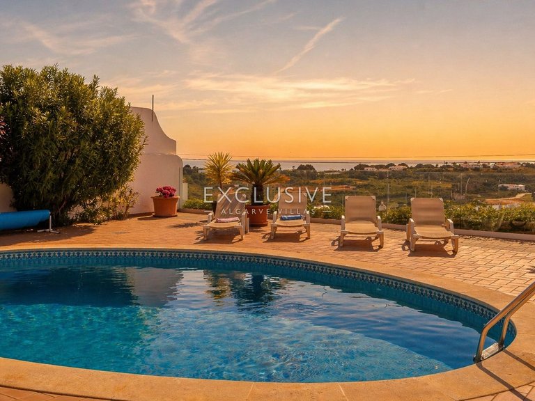 Villa for Sale in Albufeira, Algarve 1