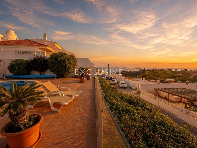 Villa for Sale in Albufeira, Algarve 2