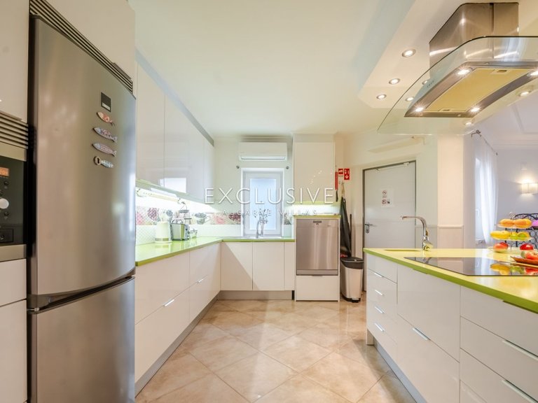 Villa for Sale in Albufeira, Algarve 10