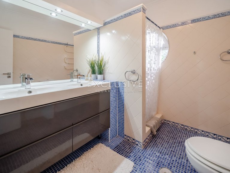 Villa for Sale in Albufeira, Algarve 37