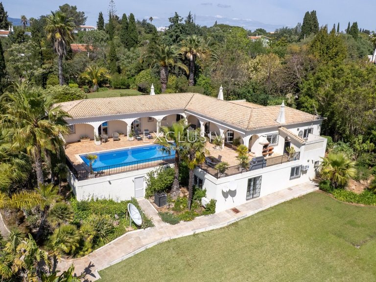 Villa for Sale in PortimÃo, Algarve 1