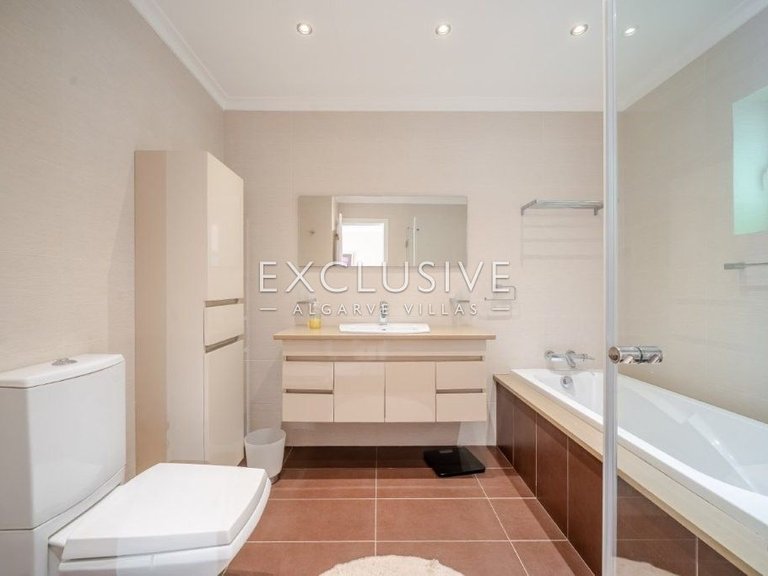 Villa for Sale in PortimÃo, Algarve 14