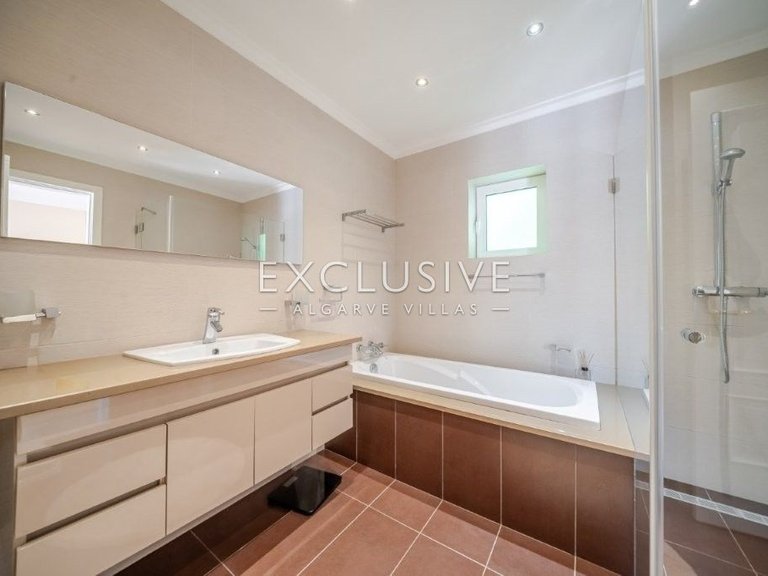 Villa for Sale in PortimÃo, Algarve 15