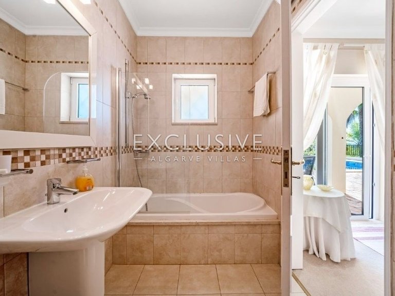 Villa for Sale in PortimÃo, Algarve 17