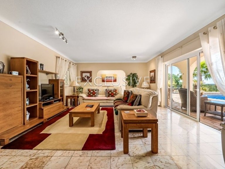 Villa for Sale in PortimÃo, Algarve 4