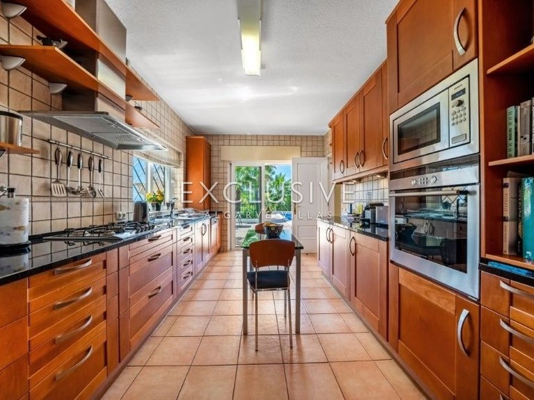 Villa for Sale in PortimÃo, Algarve 8
