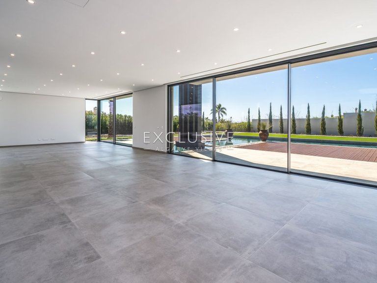 Villa for Sale in Lagos, Algarve 4