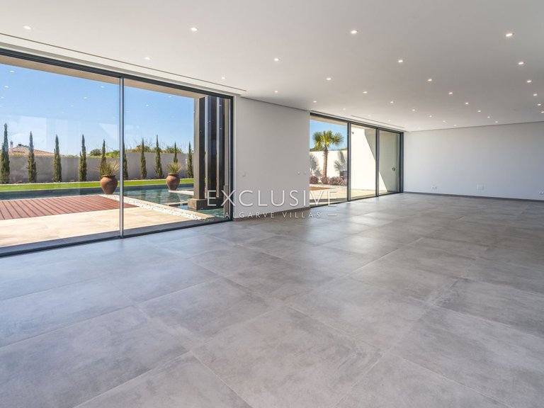 Villa for Sale in Lagos, Algarve 6