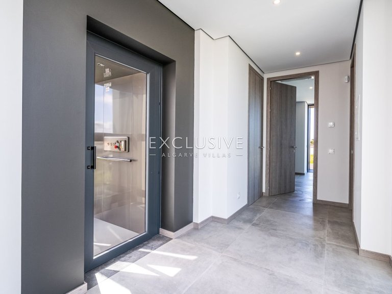 Villa for Sale in Lagos, Algarve 10